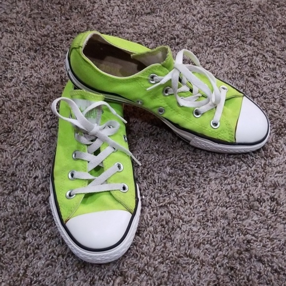 Converse Shoes - Low top converse shoes